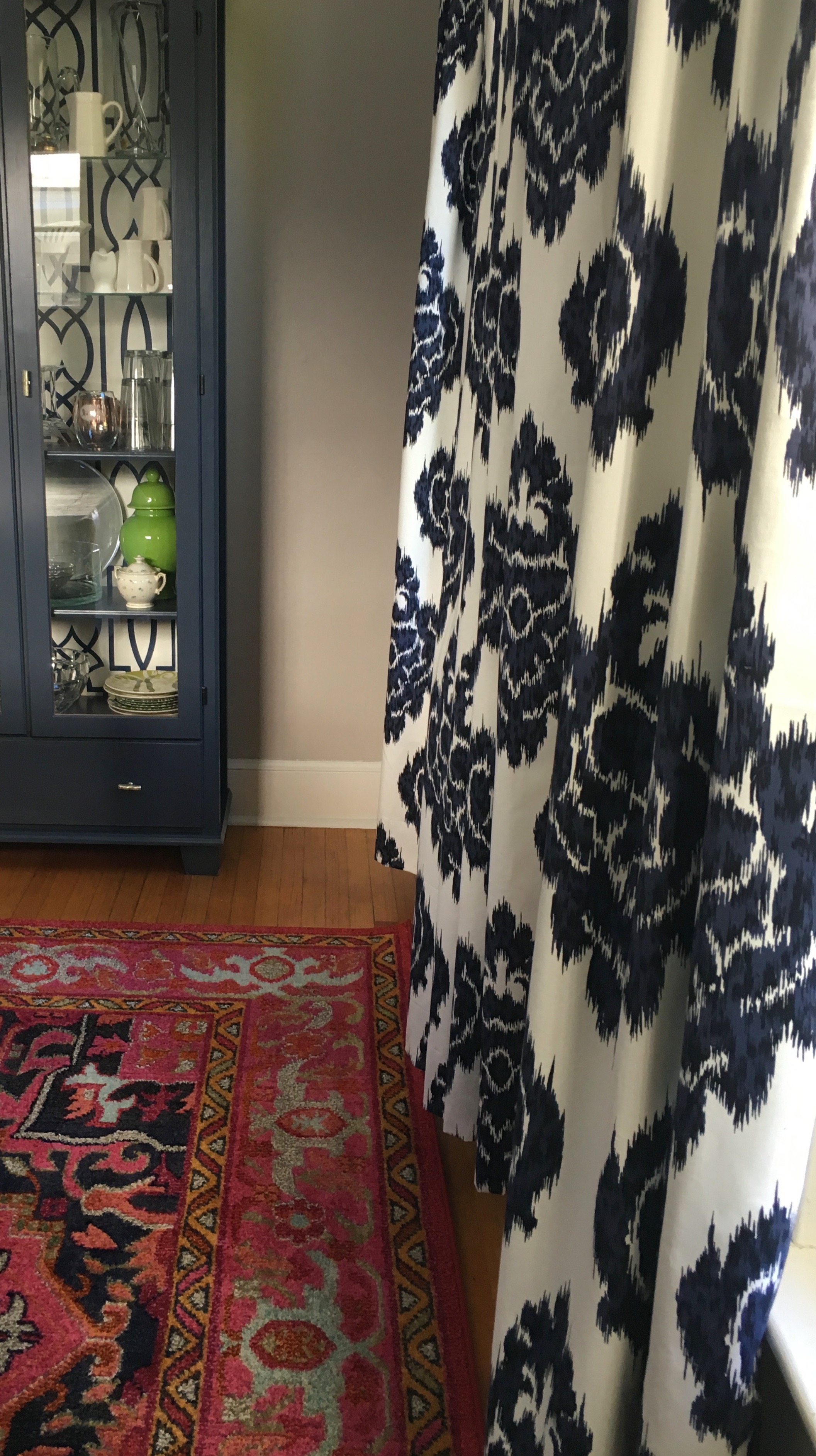 After: New bold rug and it curtains